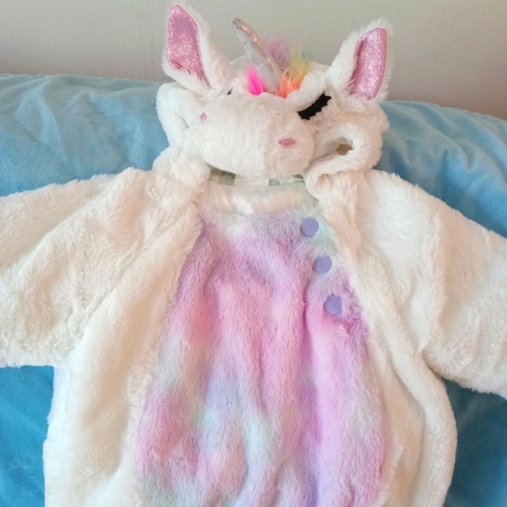 This is a beautiful soft unicorn coat for your  baby girl. 6-12m
